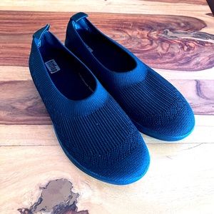 FitFlop Uberknit slip-on comfort. US 9, UK 41